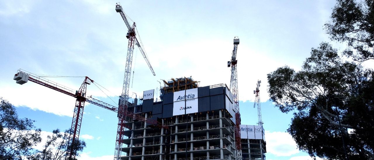 Obras de los rascacielos que AQ Acentor está levantando en Martiricos.