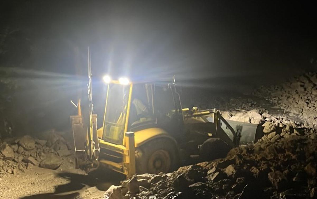 En imágenes: Así trabaja Tineo para limpiar la fana de Genestaza y dar servicio a los pueblos