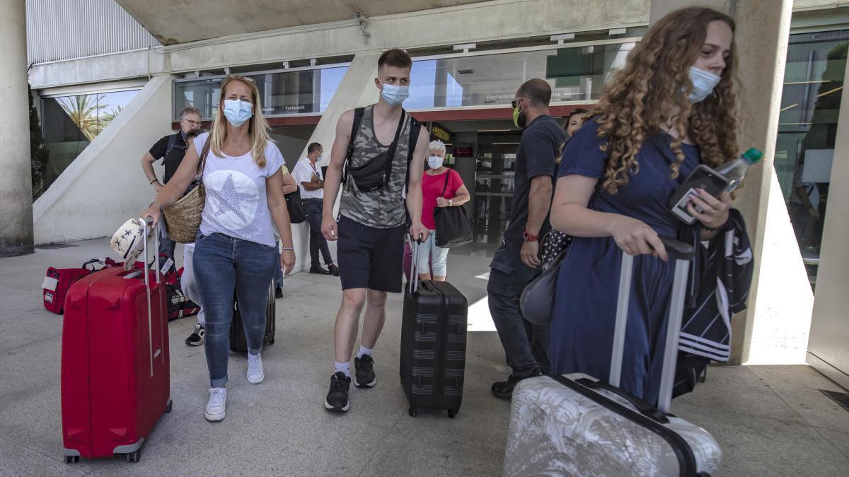 El Parlament rechaza la ampliación del aeropuerto de Palma y reclama la cogestión