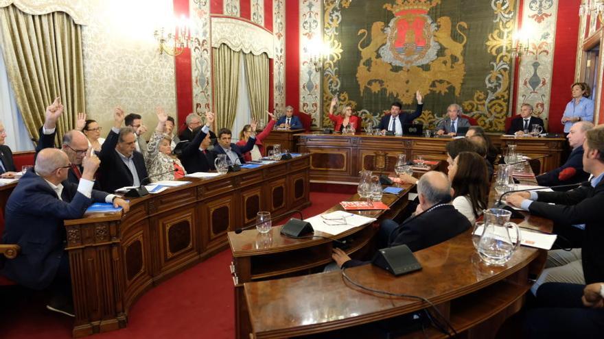 Un momento del pleno celebrado en el Ayuntamiento de Alicante hoy.