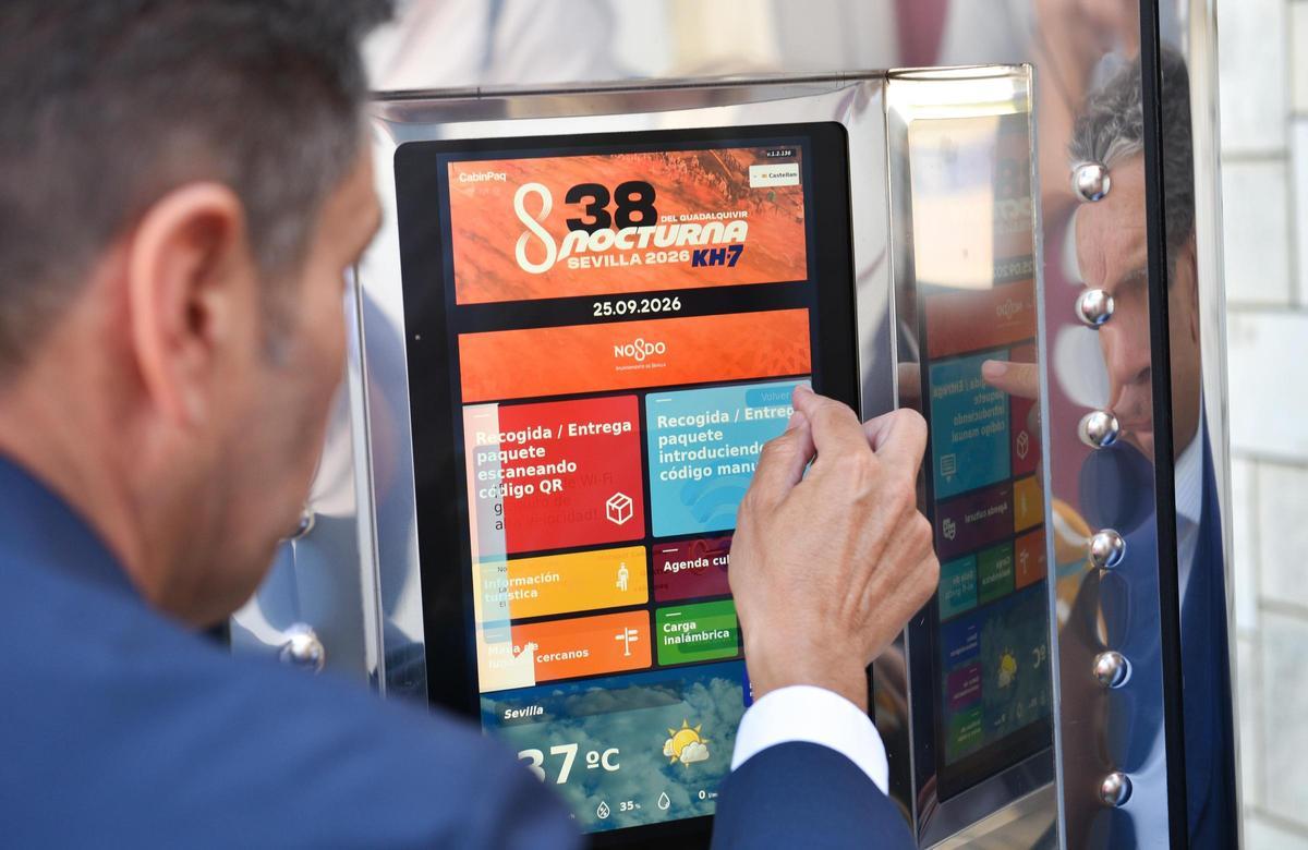 El Ayuntamiento de Sevilla está finalizando la instalación de cabinas inteligentes multifunción CabinPaq en veinte centros deportivos municipales.