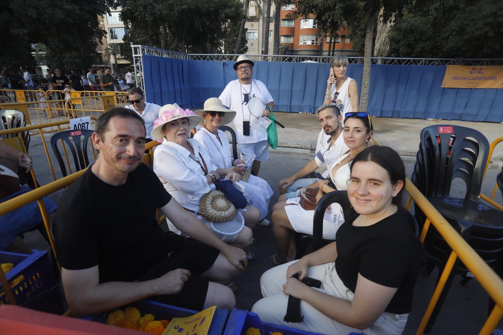 Búscate en los palcos de la Batalla de Flores de València 2022