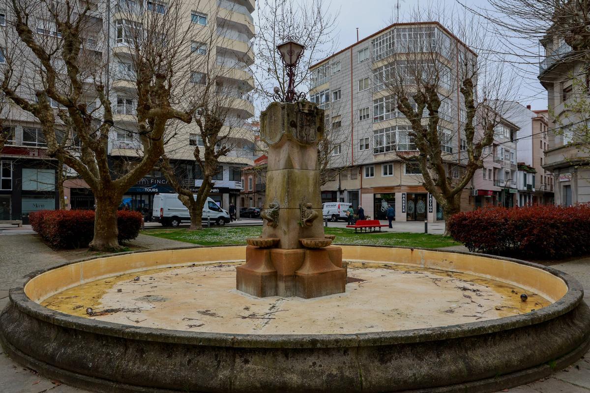 Vista de la fuente de plaza España de Vilagarcía.