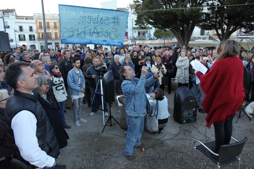 Protesta per la tala de plataners a Cadaqués