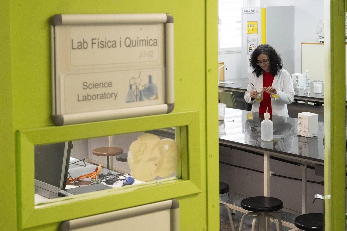 Sandra Rodríguez, la semana pasada en el laboratorio del instituto en el que da clases.
