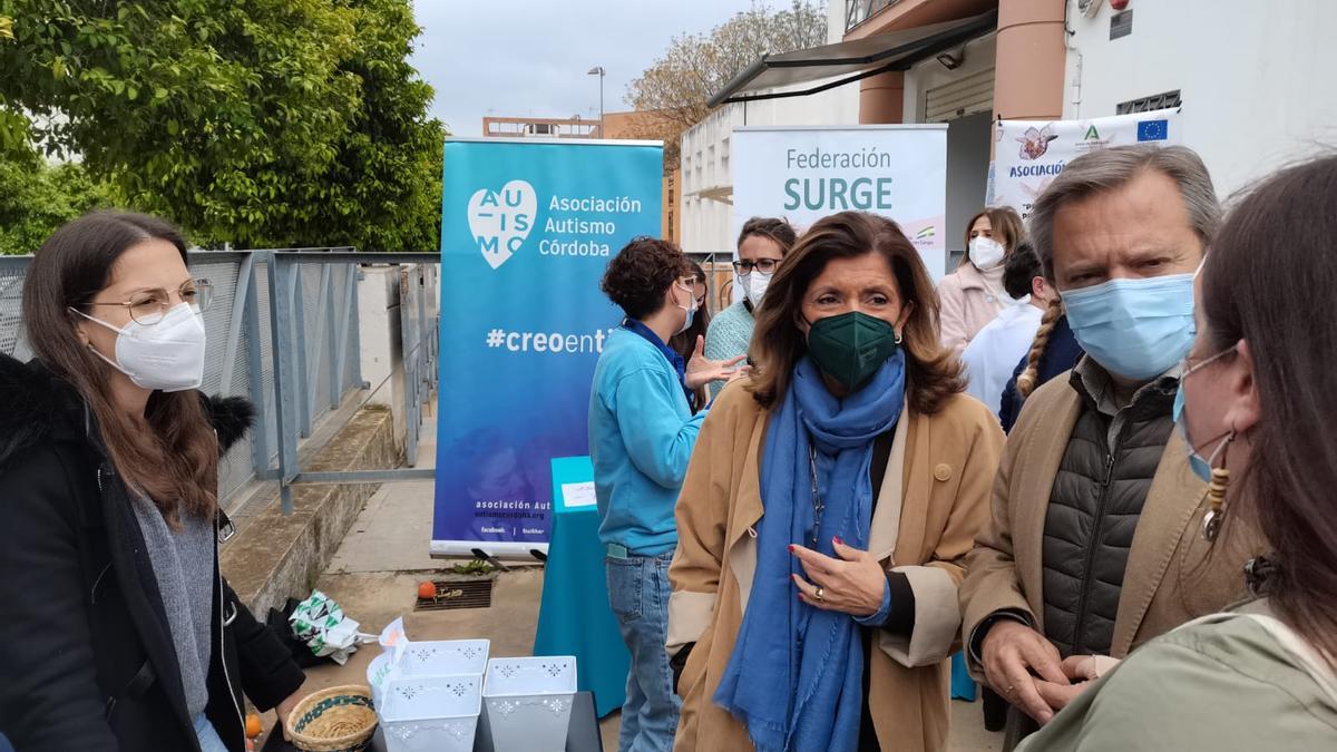 La delegada de Salud, María Jesús Botella, y el director del Distrito Córdoba-Guadalquvir, Francisco Javier Fonseca.