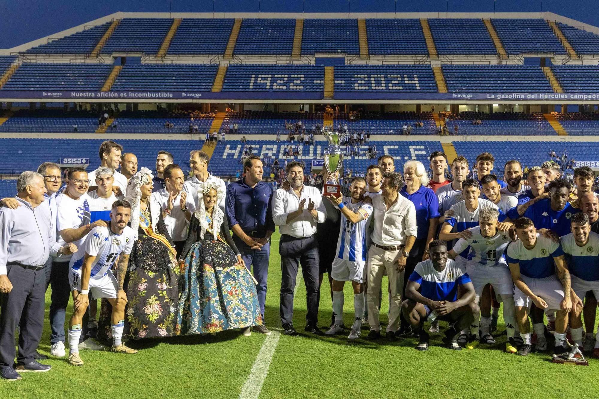 El Hércules celebra el 50 aniversario del Rico Pérez ganando el Trofeo Ciudad de Alicante ante el Alavés