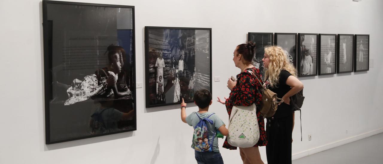 Inauguración de la exposición &quot;Mujeres del Congo. El camino de la esperanza&quot;, de la fotógrafa Isabel Muñoz,