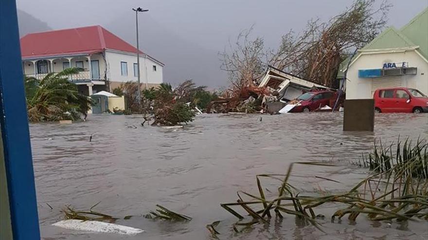 El huracán ‘Irma’ cruza el Caribe con una potencia devastadora