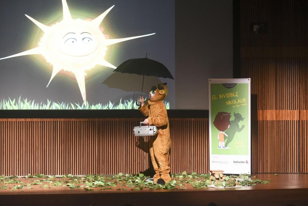 El grupo de teatro Espazo +60 Afundación representa la adaptación teatral de 'Os vellos non deben de namorarse' de Castelao.