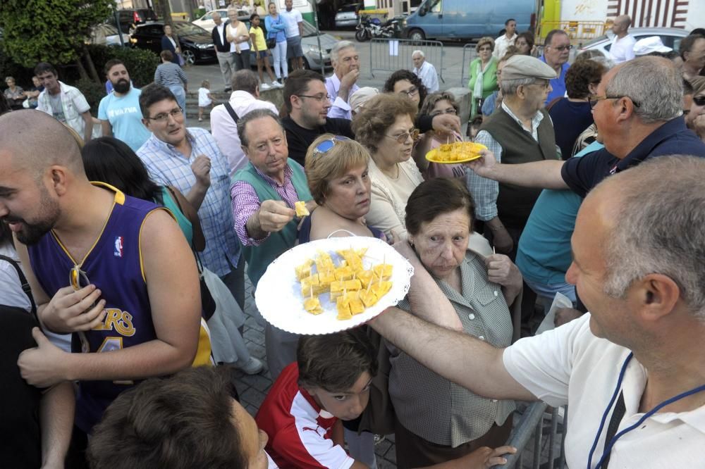 Concurso de tortilla en la fiesta de O Castrillón