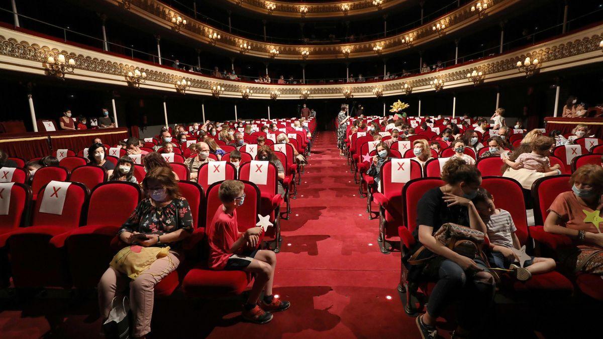 Una imagen reciente del Teatro Principal de Zaragoza, con muchos de los asientos inutilizados.