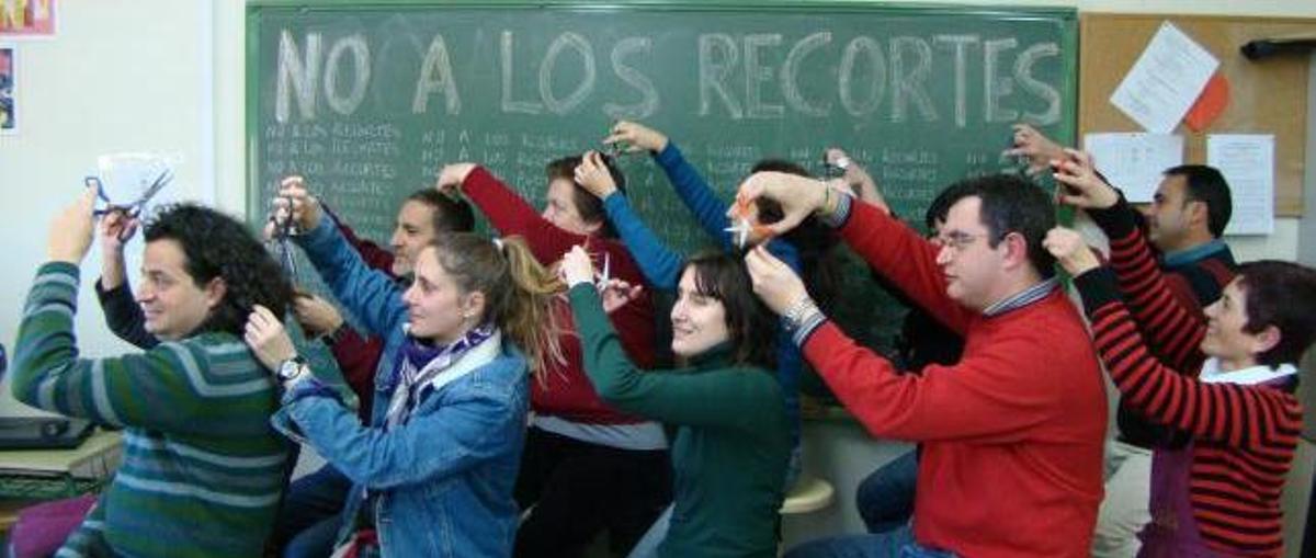 Profesores del I.E.S. Gil de Junterón de Beniel encerrados