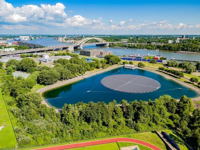 La isla solar flotante giratoria más grande de Europa