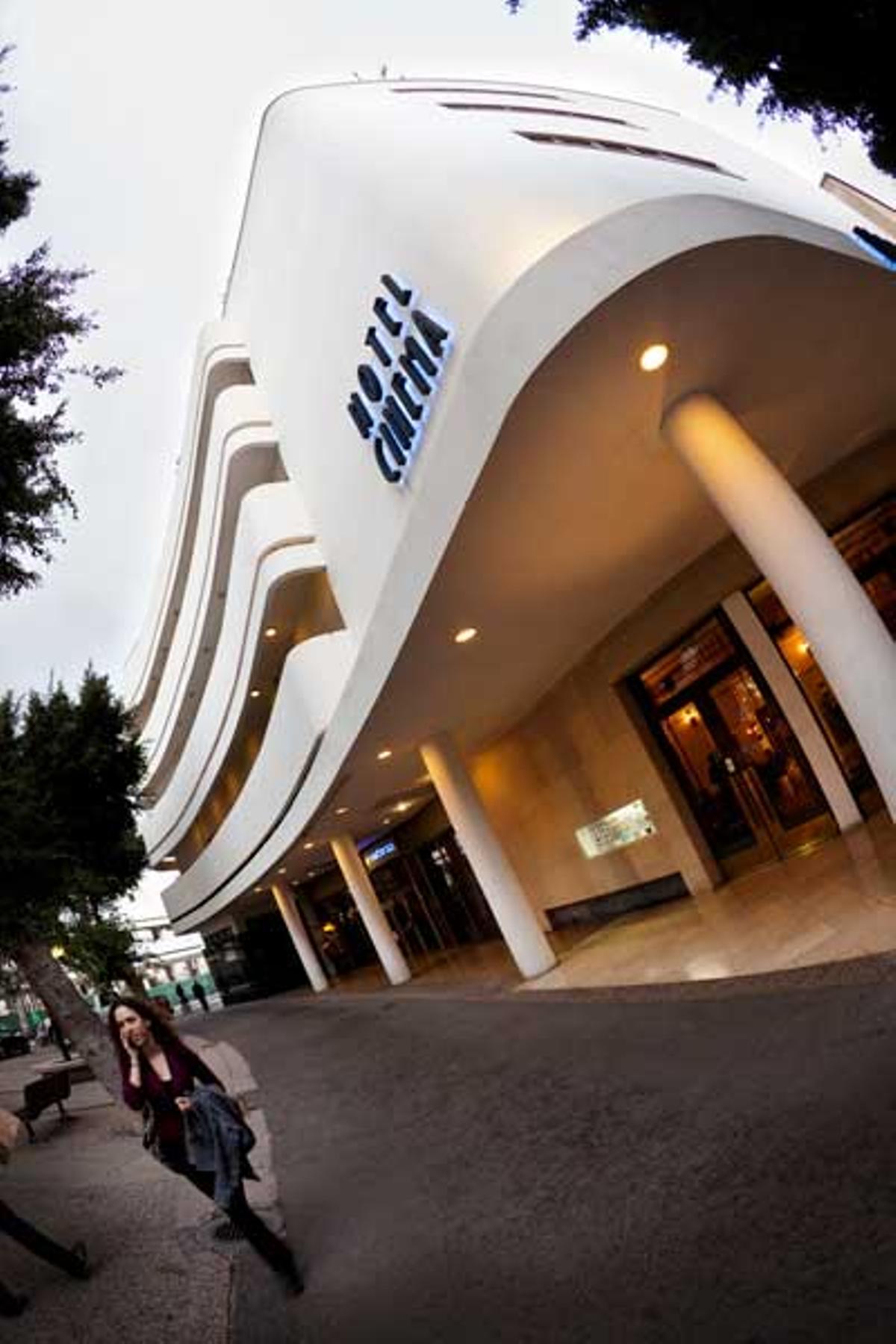 Hotel Cinema.