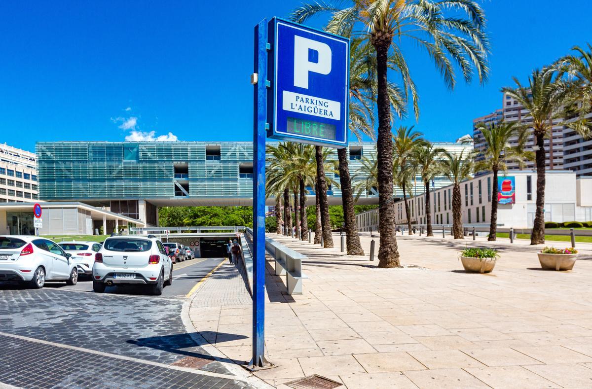 Otra imagen de la entrada al parking de l'Aigüera.