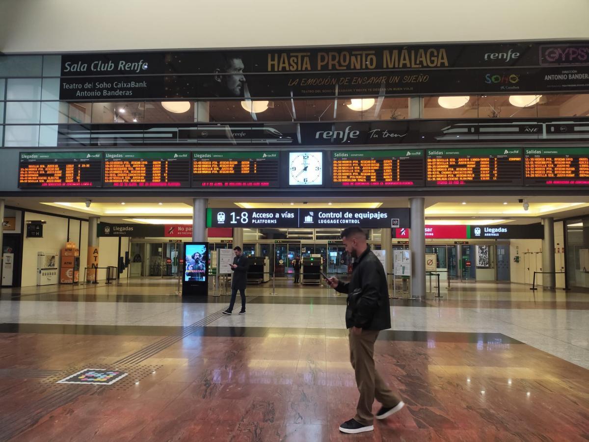 Estación María Zambrano esta misma noche.