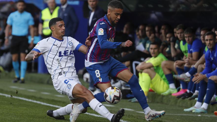 Alavés y Eibar lo dejan todo para la vuelta en Mendizorroza