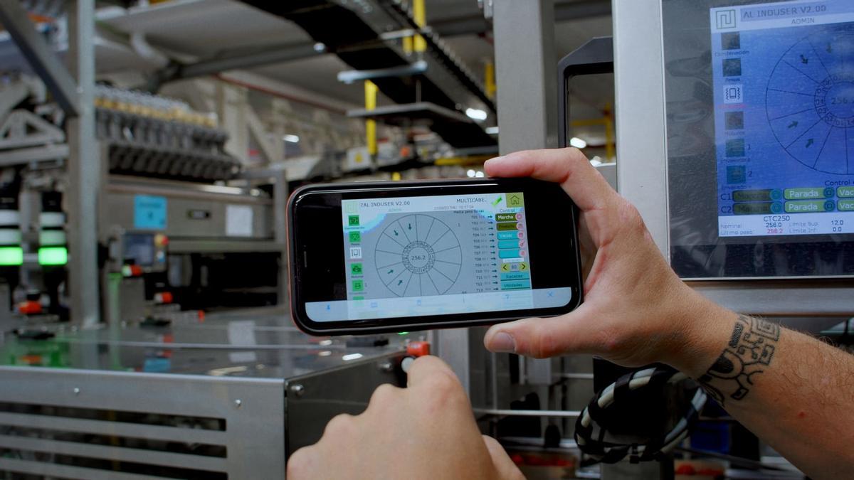 nduser ha desarrollado modelos de gestión digitalizada de sus máquinas tanto de modo presencial en las plantas de envasado como en remoto desde sus oficinas en Almería.