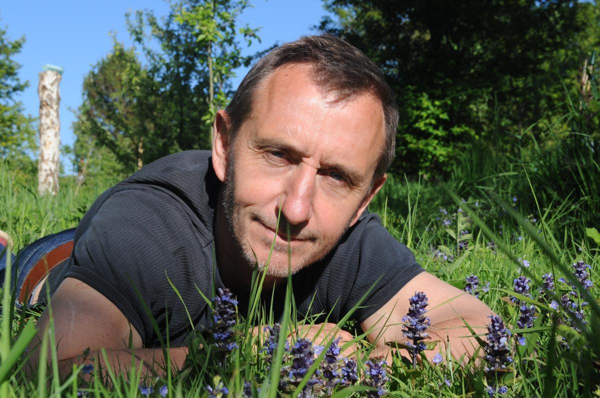 Dave Goulson, profesor de biología en la Universidad de Sussex, profundo experto en abejorros y, también, hombre de una infancia como poco atípica.