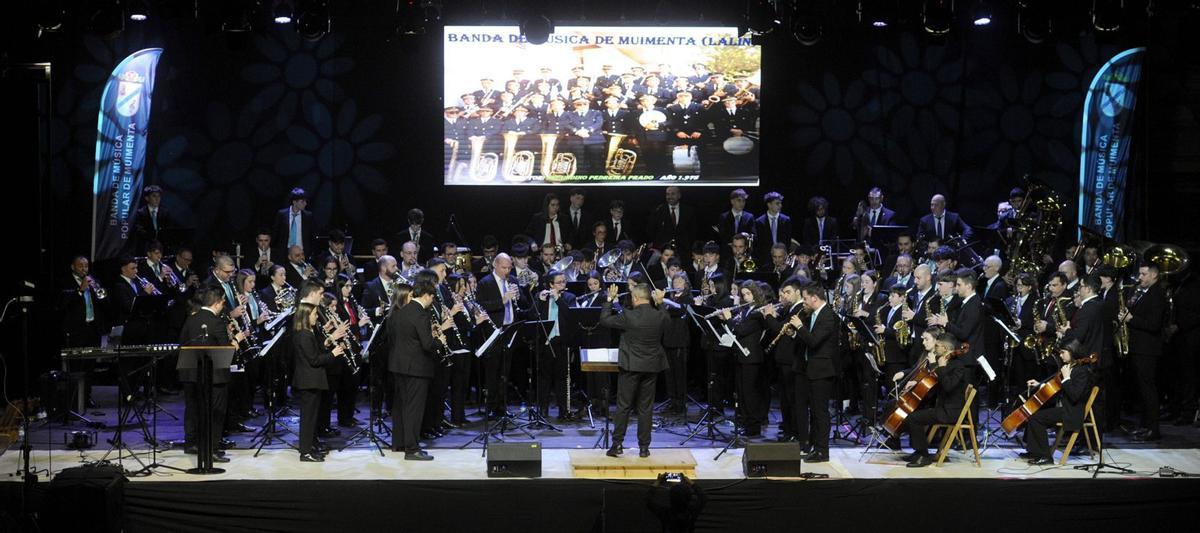 Un momento histórico viviuse coa actuación 
das catro bandas xuntas sobre o escenario 
do Lalín Arena.  |  Fotos: Bernabé/Javier Lalín
