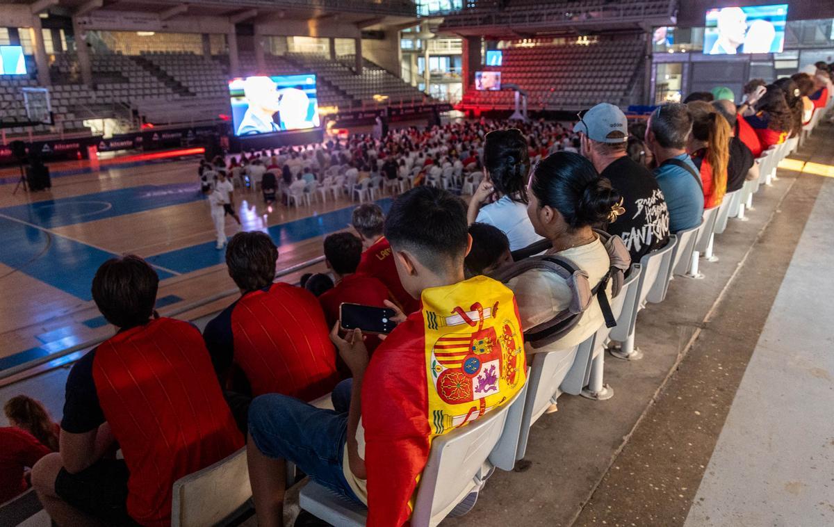 Alicante vibra con "La Roja"