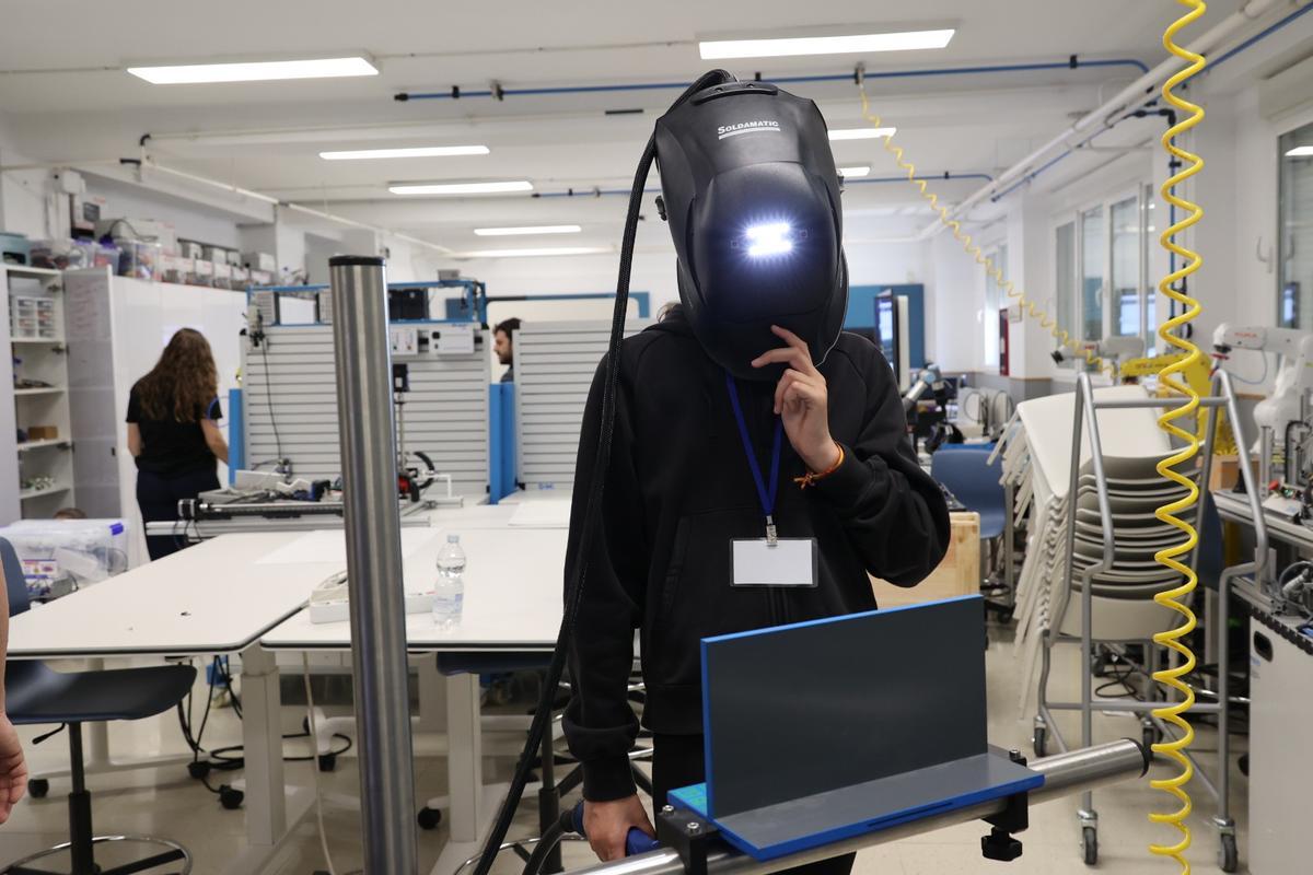 Los alumnos pueden descubrir las últimas tecnologías con las que trabajan las empresas y universidades