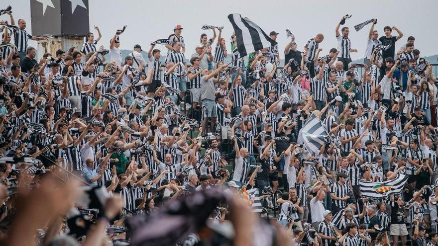 Die Leidenschaft für den CD Castellón erobert Barcelona mit einem neuen Verein: "Der Tweet hatte großen Widerhall und wir sind bereits etwa acht Personen"