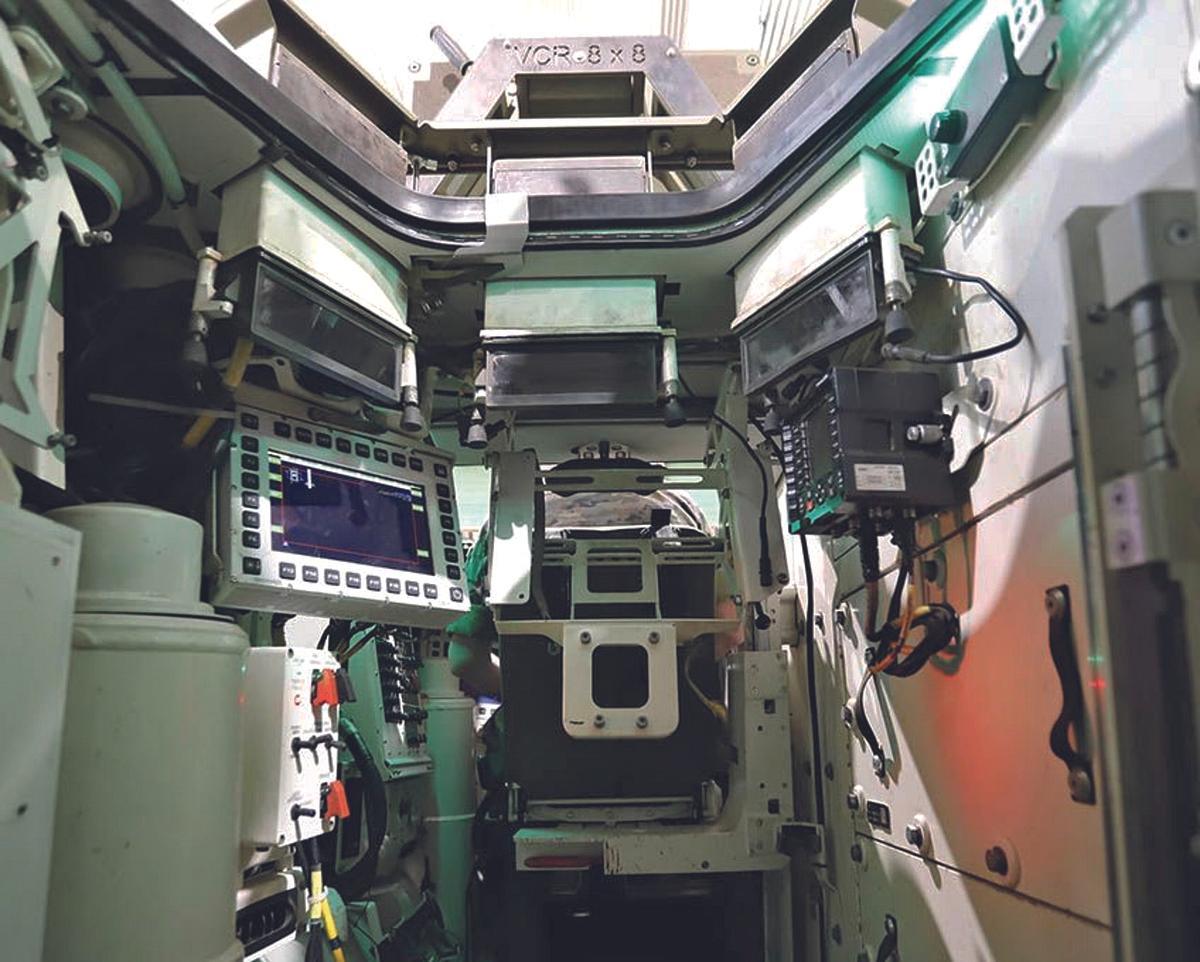 Interior de un VCR 8X8 Dragón, vehículo que se desarrollará en la Base Logística del Ejército de Tierra en Córdoba.