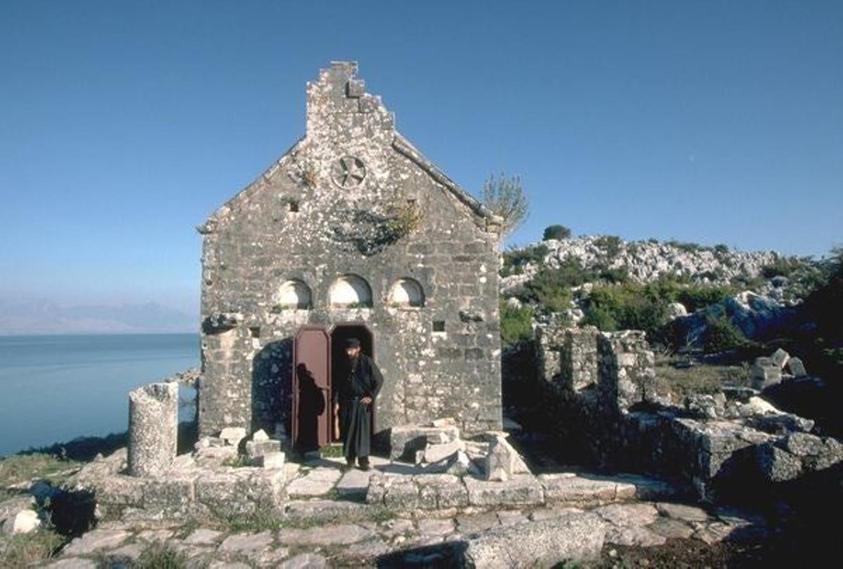 El monasterio de Beska situado en la isla de mismo nombre