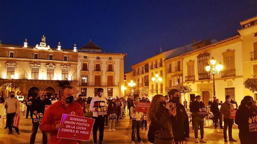 Los hosteleros de Lorca vuelven a salir a la calle para exigir que les dejen abrir