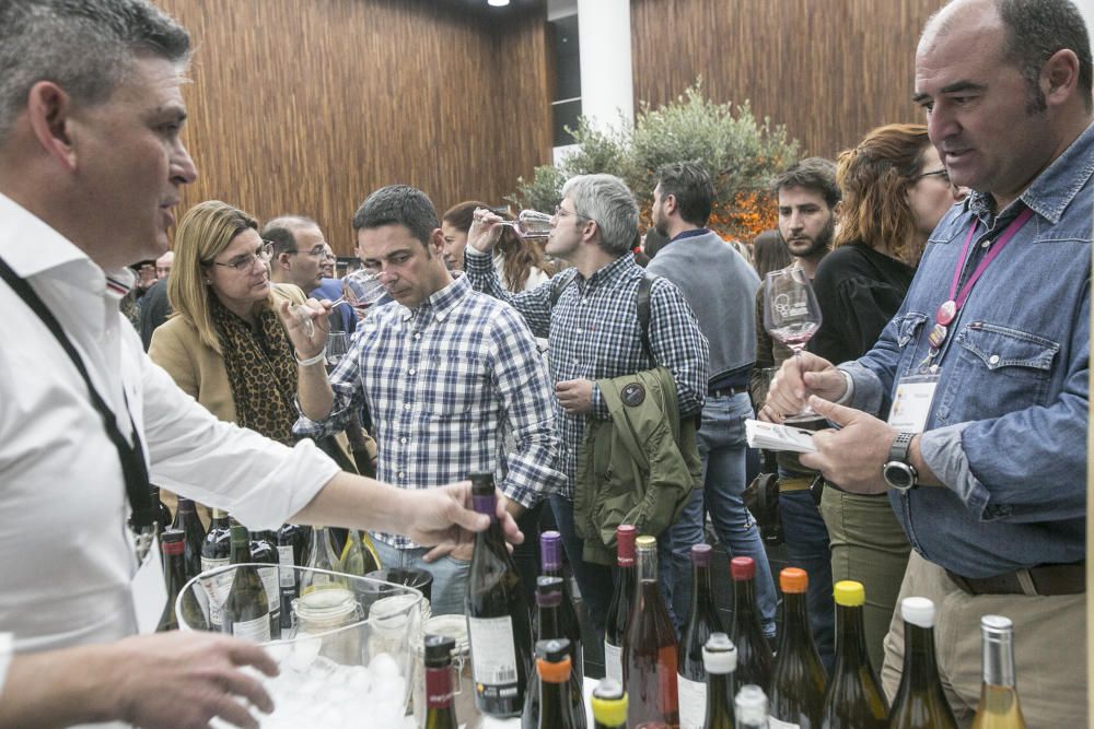 La DOP Vinos Alicante entrega al Museo del Prado el Premio Fondillón