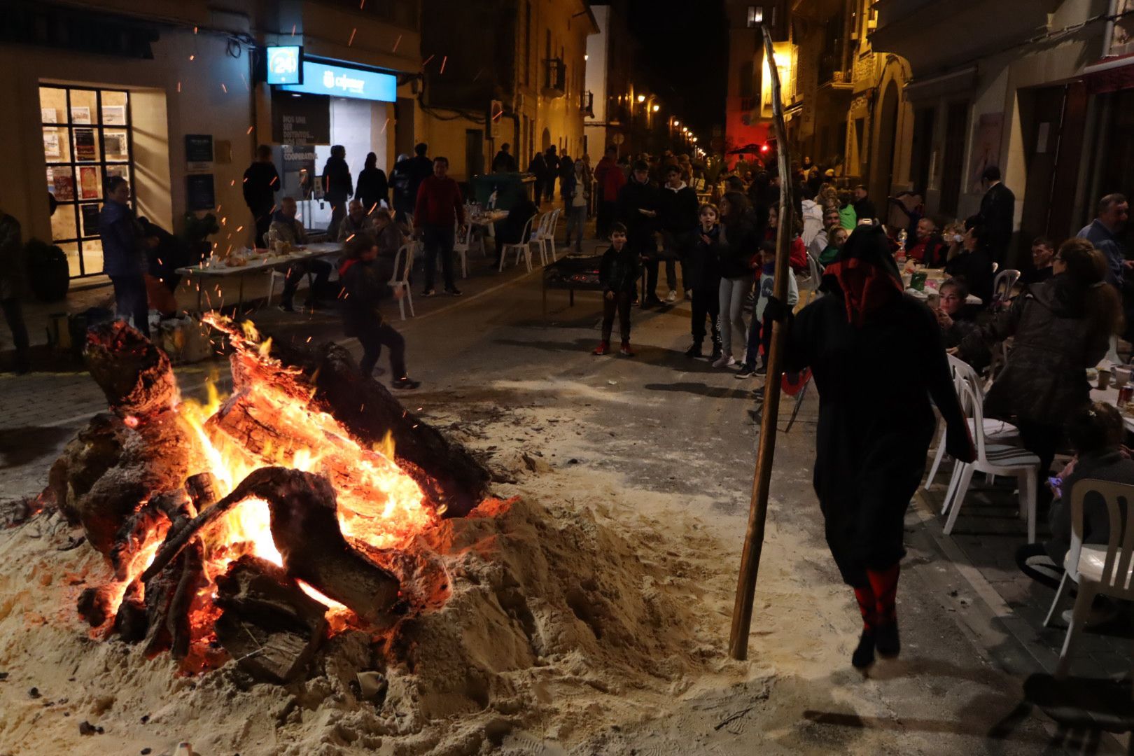 Arde la part forana: Las imágenes de la 'revetla' en distintos municipios de Mallorca