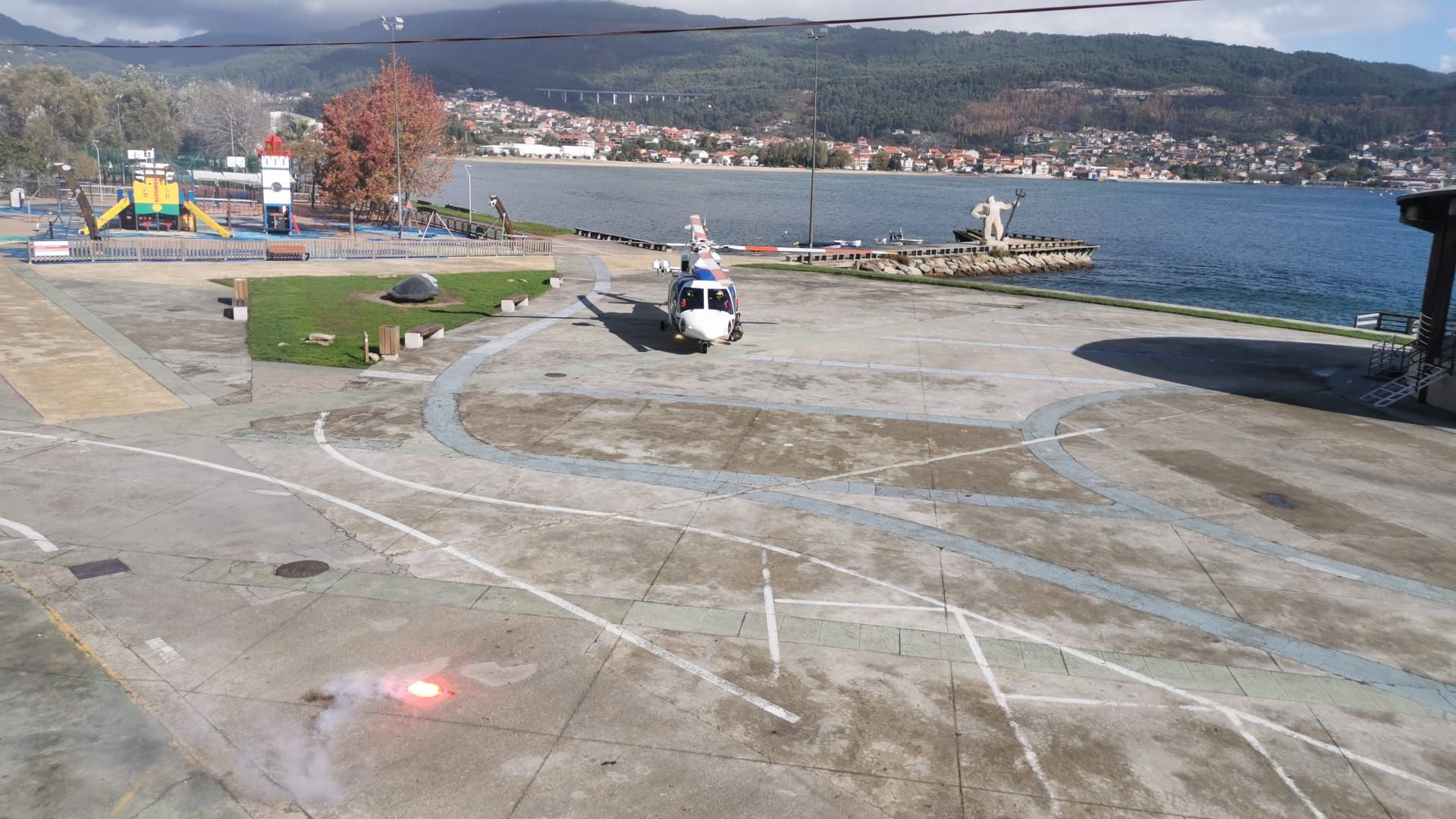 Escenas del simulacro de rescate frente a Moaña.