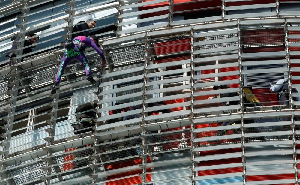 L'Spiderman francès escala la Torre Glòries