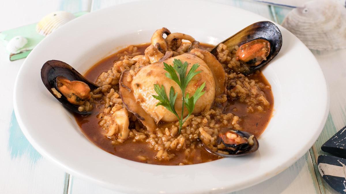 El arroz caldoso con sepia que el restaurante El Cafè del Mar sirve en el Gastrofest Vilanova.