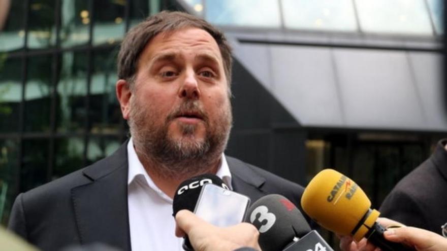 Junqueras: &quot;El cambio de sede del Sabadell y CaixaBank es temporal&quot;