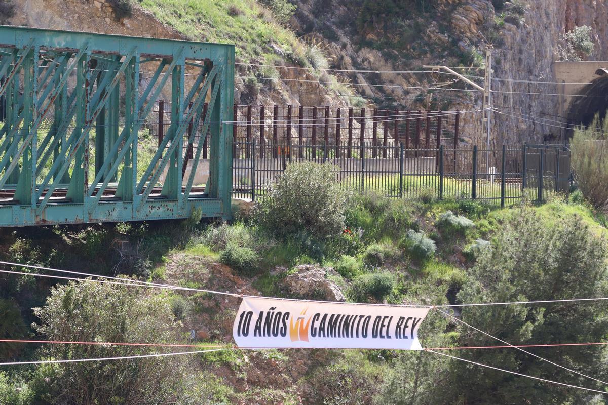 Cartel por el décimo anivesario de la apertura del Caminito del Rey