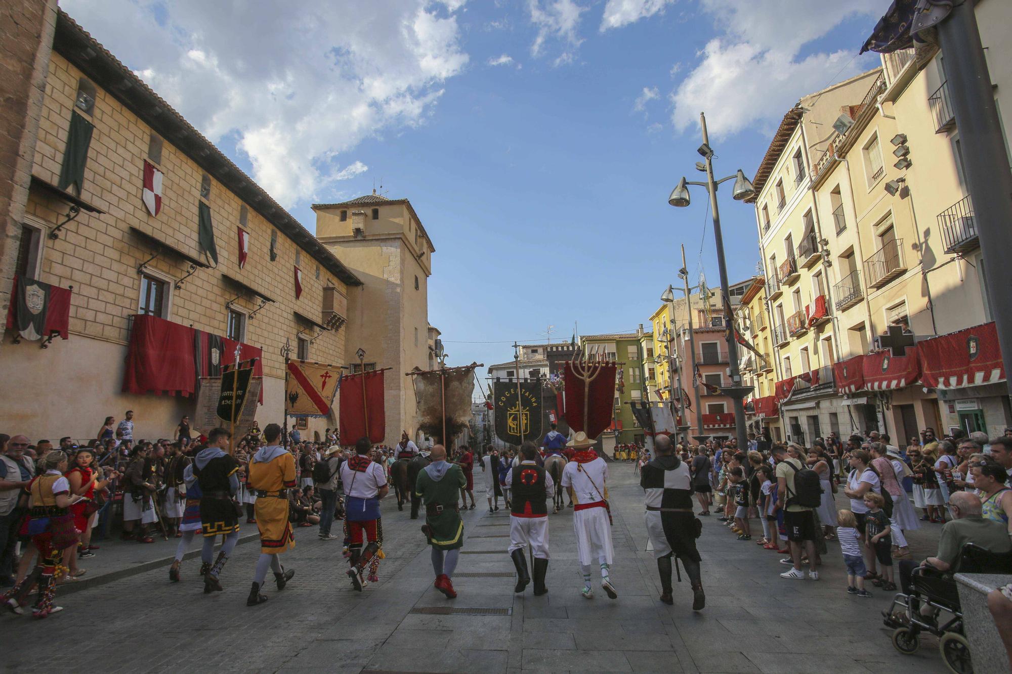 Cocentaina cierra con una masiva respuesta los Moros y Cristianos del reencuentro tras la pandemia