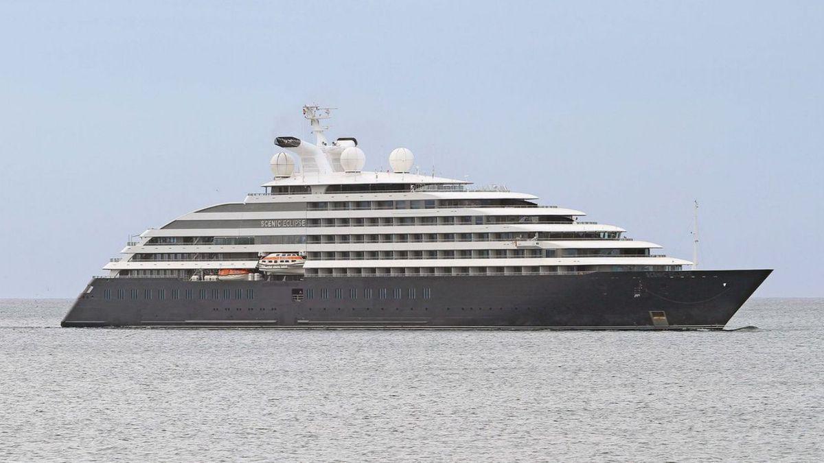 Auch elegant: Das Kreuzfahrtschiff &quot;Scenic Eclipse&quot; im Hafen von Palma