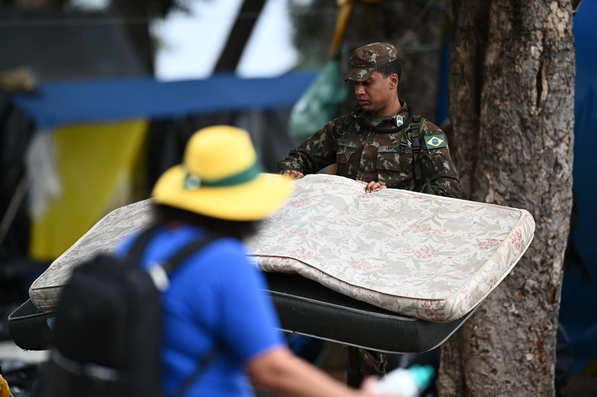 Desallotjament del campament bolsonarista davant la seu de l'exèrcit