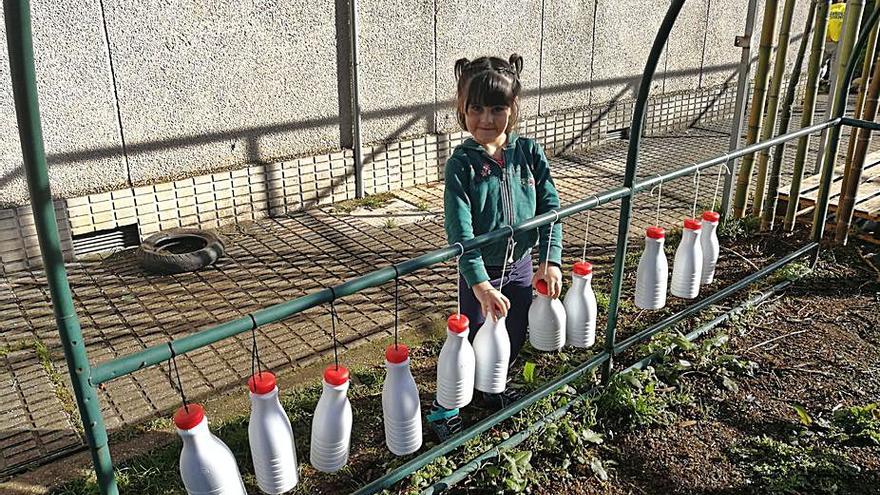 Campás con botellas realizados polo alumnado de Infantil.   | // CEIP A RÚA