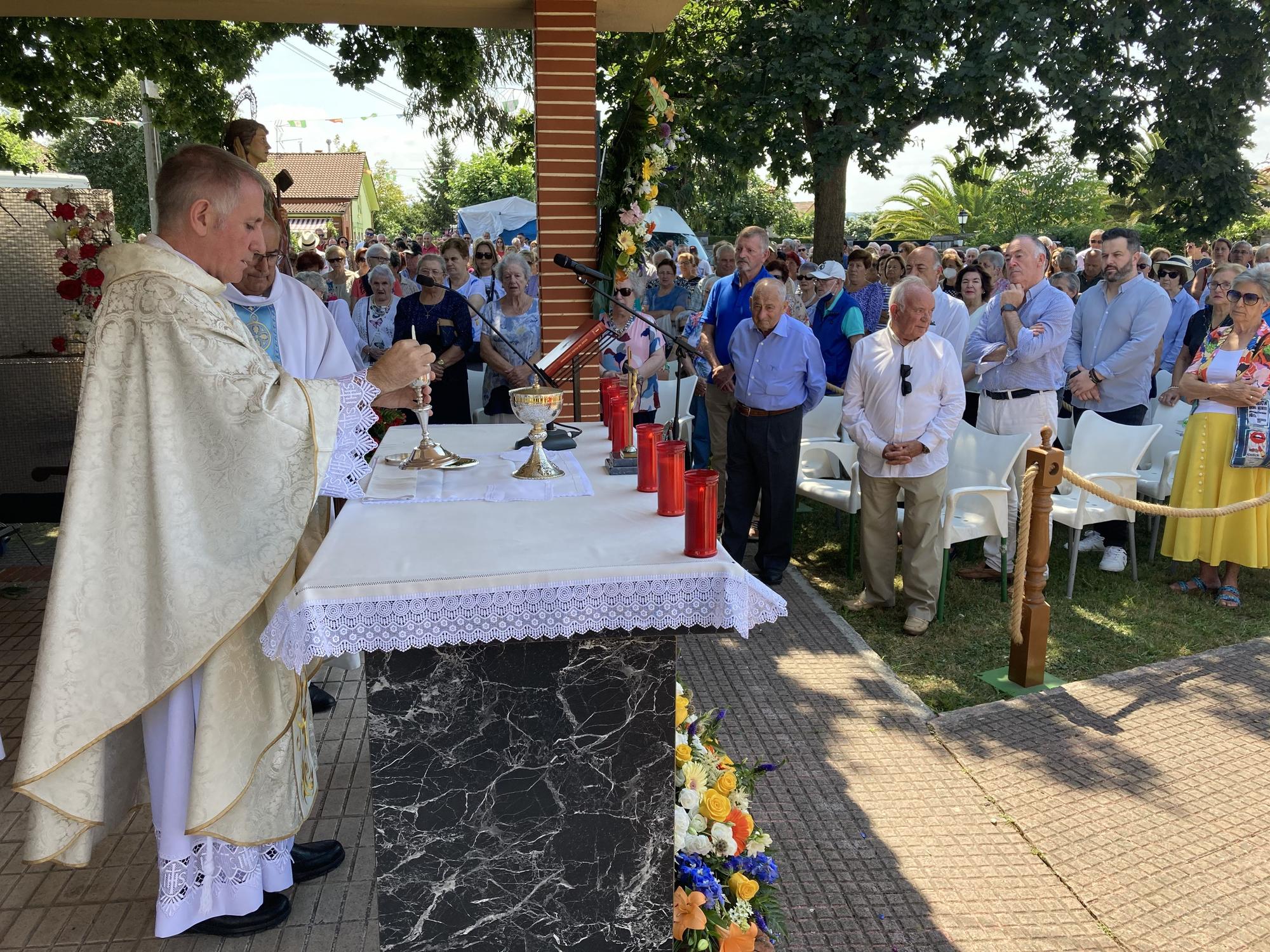 El Carbayu celebra su misa y su tradicional procesión que concluye con sorpresa: se presenta el nuevo himno en honor de Nuestra Señora del Buen Suceso