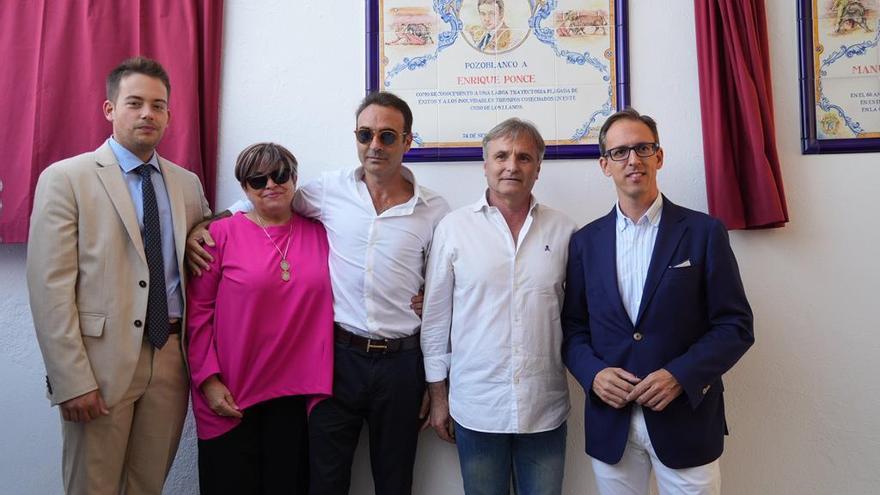 Enrique Ponce cuenta ya con un azulejo con su nombre en la plaza de toros de Pozoblanco