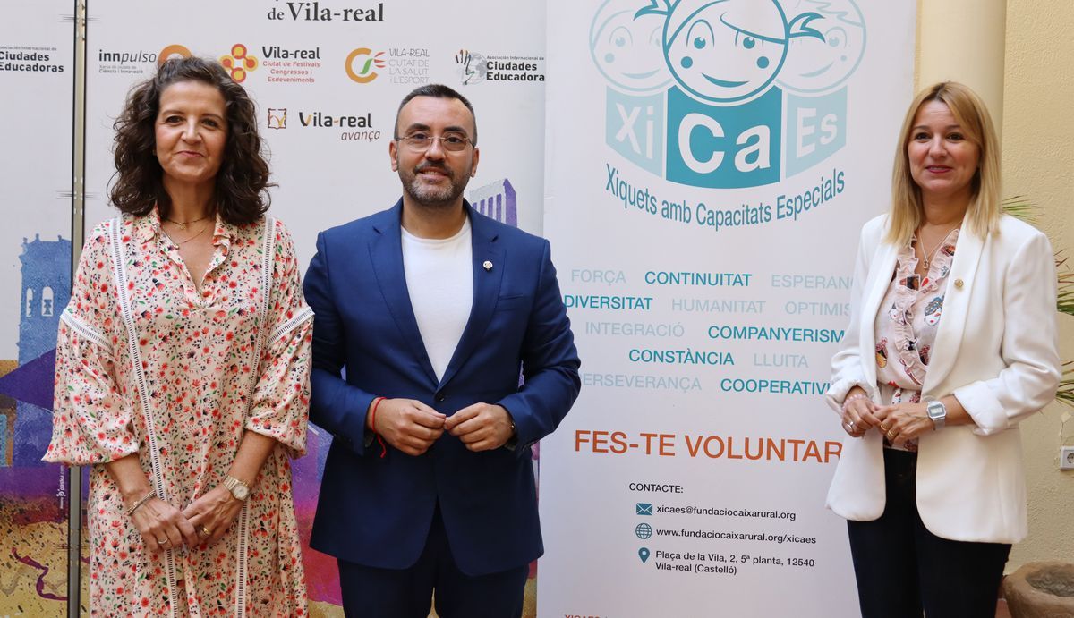 Sánchez, Benlloch y Gómez en la presentación del programa formativo para personas con discapacidad en Vila-real..