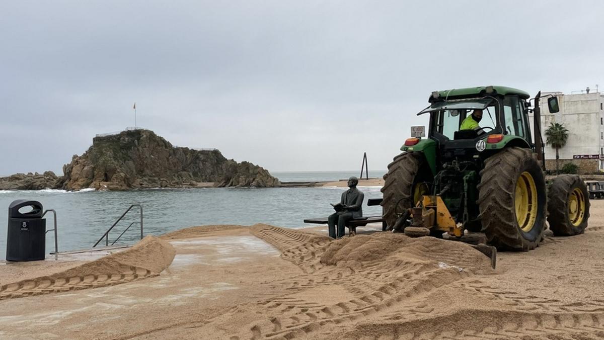 Les màquines treballant a Blanes.
