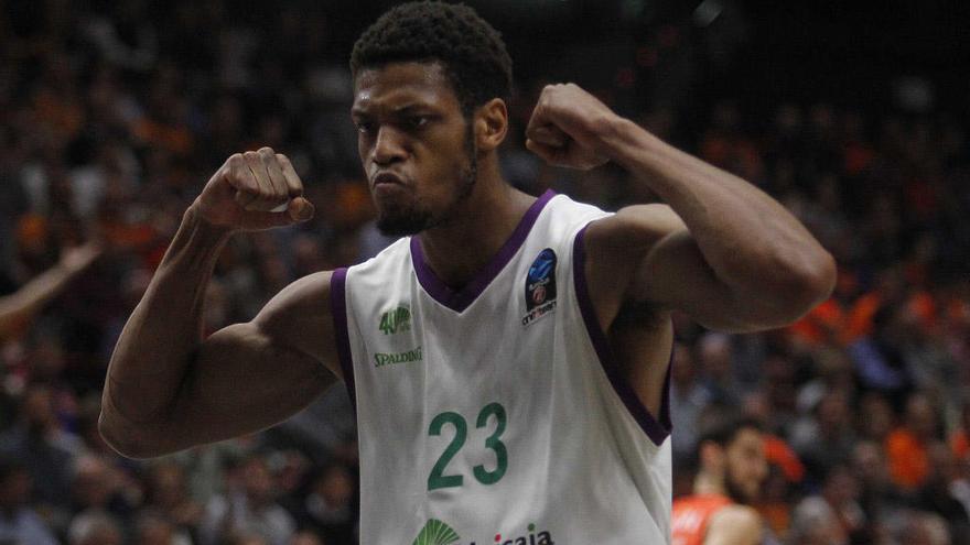 Jeff Brooks, sacando músculos en la pasada cita de Valencia con el Unicaja.