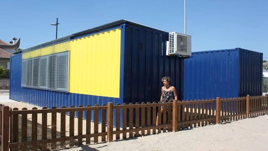 Instalado el contenedor para la Policía Local de la playa de Almassora