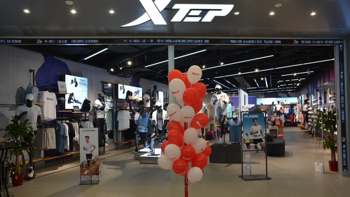 Gran apertura de la nueva tienda XTEP en el centro comercial El Mirador.