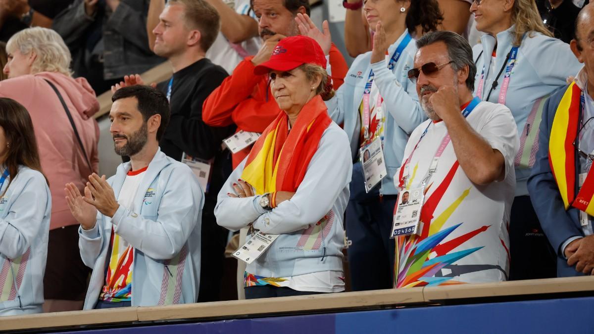 Miguel Carballeda, junto a la Infanta Elena, en París 2024